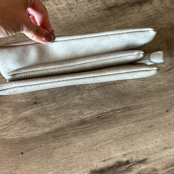 No brand gray three pocket clutch with spot for crossbody straps - Picture 3 of 5